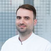 Portrait von Apostolos Pavlidis, Oberarzt der Klinik für Anästhesiologie und Intensivmedizin