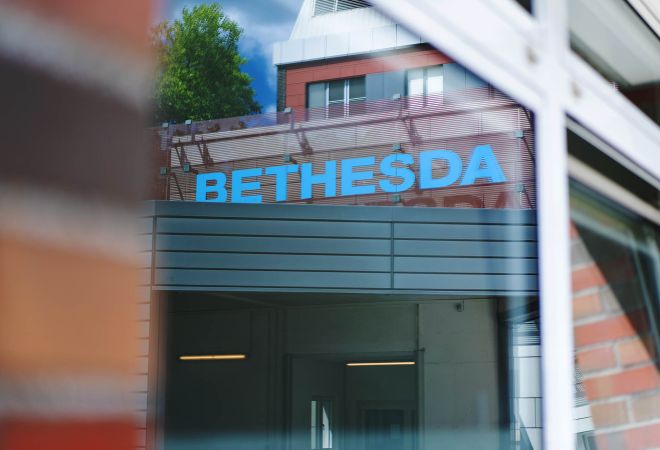 Schriftzug Bethesda über der Liegendeinfahrt des Bethesda Krankenhauses.