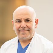 Portrait von Dr. Aktham Tannous, Oberarzt der Klinik für Kinderkardiologie und angeborene Herzfehler