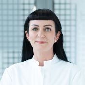 Portrait von Esther Willadt, Oberärztin der Klinik für Anästhesiologie und Intensivmedizin