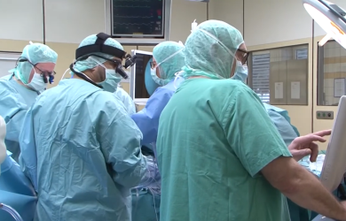 Video Thumbnail Fernsehbeitrag Studio 47 "Bypass-Operation mit OPCAB-Verfahren am Herzzentrum Duisburg"