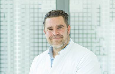 Portrait von Prof. Dr. med. Daniel Vallböhmer, Chefarzt der Klinik für Allgemein-und Viszeralchirurgie