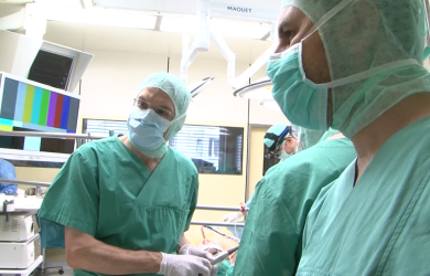 Video-Thumbnail Fernsehbeitrag Studio 47 'Minimalinvasive Operationsmethode 'Schlüssellochtechnik'