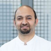 Portrait von Mahmoud Kholaif, Oberarzt der Klinik für Anästhesiologie und Intensivmedizin