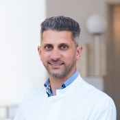 Portrait von Mohammad Alrefai, Oberarzt der Klinik für Thoraxchirurgie