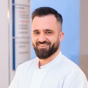 Portrait von Gentjol Shushari, Oberarzt der Klinik für Lungen- und Bronchialheilkunde