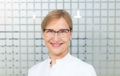 Portrait von Dr. Nicola Zimansky, Chefärztin der Sektion Altersmedizin