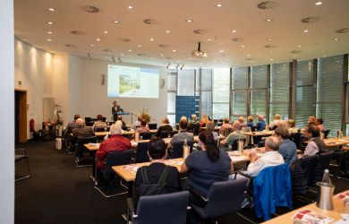 Prof. Dr. Jochen Börgermann hält einen Vortrag beim Thementag zur Herzschwäche im Haus der Unternehmer in Duisburg.