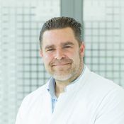 Portrait von Prof. Dr. med. Daniel Vallböhmer, Chefarzt der Klinik für Allgemein-und Viszeralchirurgie