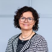 Portrait von Johanna Wezgowiec, Institutsmanagerin MVZ Pathologie Niederrhein