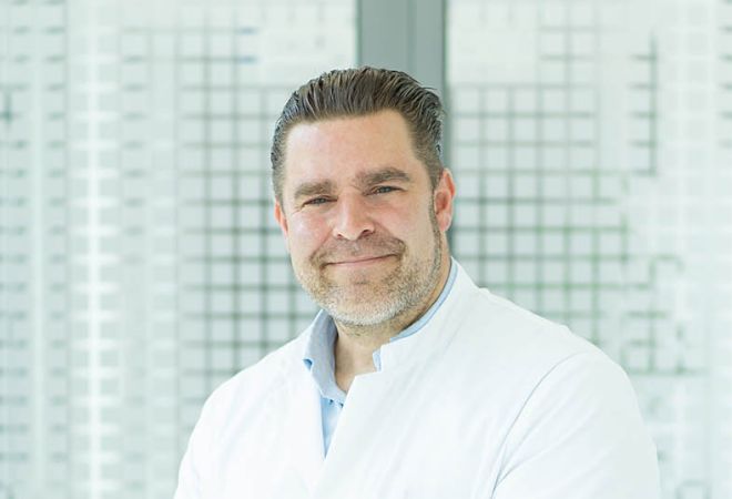 Portrait von Prof. Dr. med. Daniel Vallböhmer, Chefarzt der Klinik für Allgemein-und Viszeralchirurgie