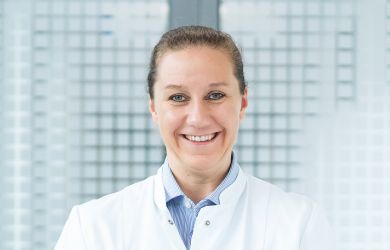 Portrait von Privat-Dozentin Dr. Stefanie Klenke, Chefärztin der Klinik für Anästhesiologie und Intensivmedizin