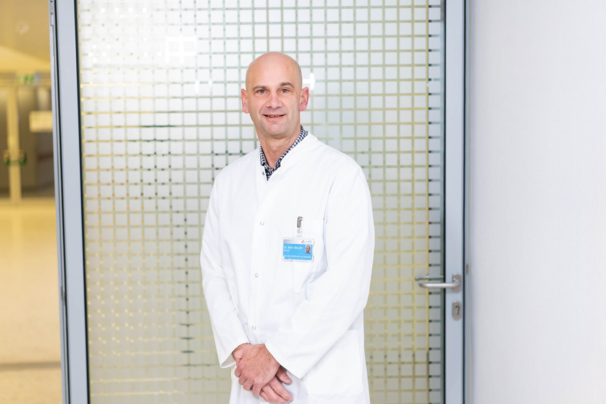 Portrait von Dr. Mark Albracht, Oberarzt der Klinik für Unfallchirurgie und Orthopädie